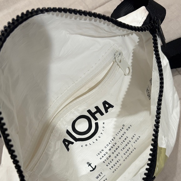 Aloha Collection Hip Pack - Picture 4 of 9